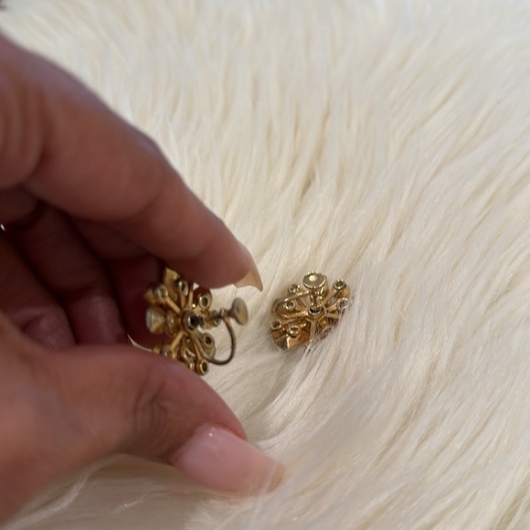 Vintage faux white stone screw back earrings - Picture 6 of 7